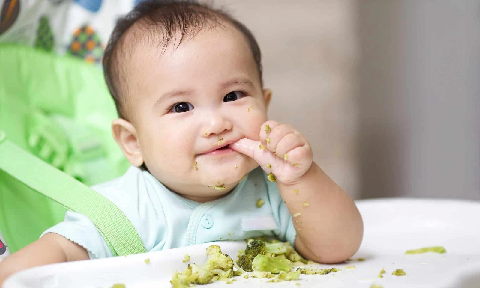 trẻ ăn rau