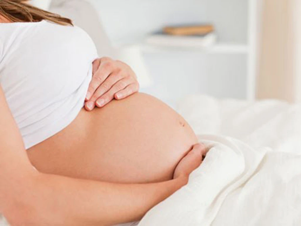 tử cung lớn làm tăng nguy cơ bị trĩ ở bà bầu